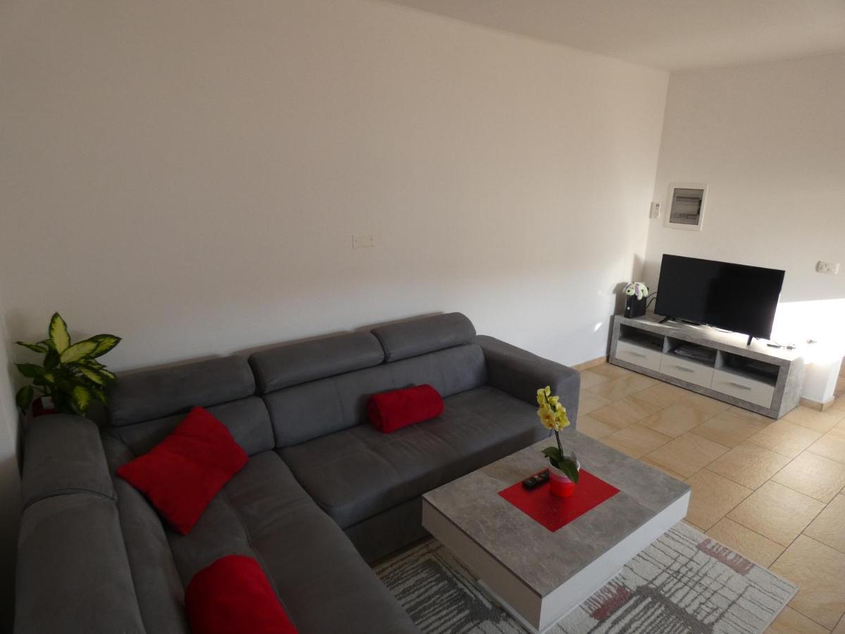 Apartment & Olive Oil Valuma 科佩尔 外观 照片